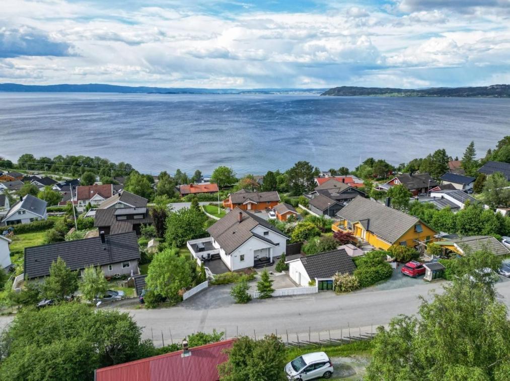 With Garden And Large Bathroom Apartment Malvik
